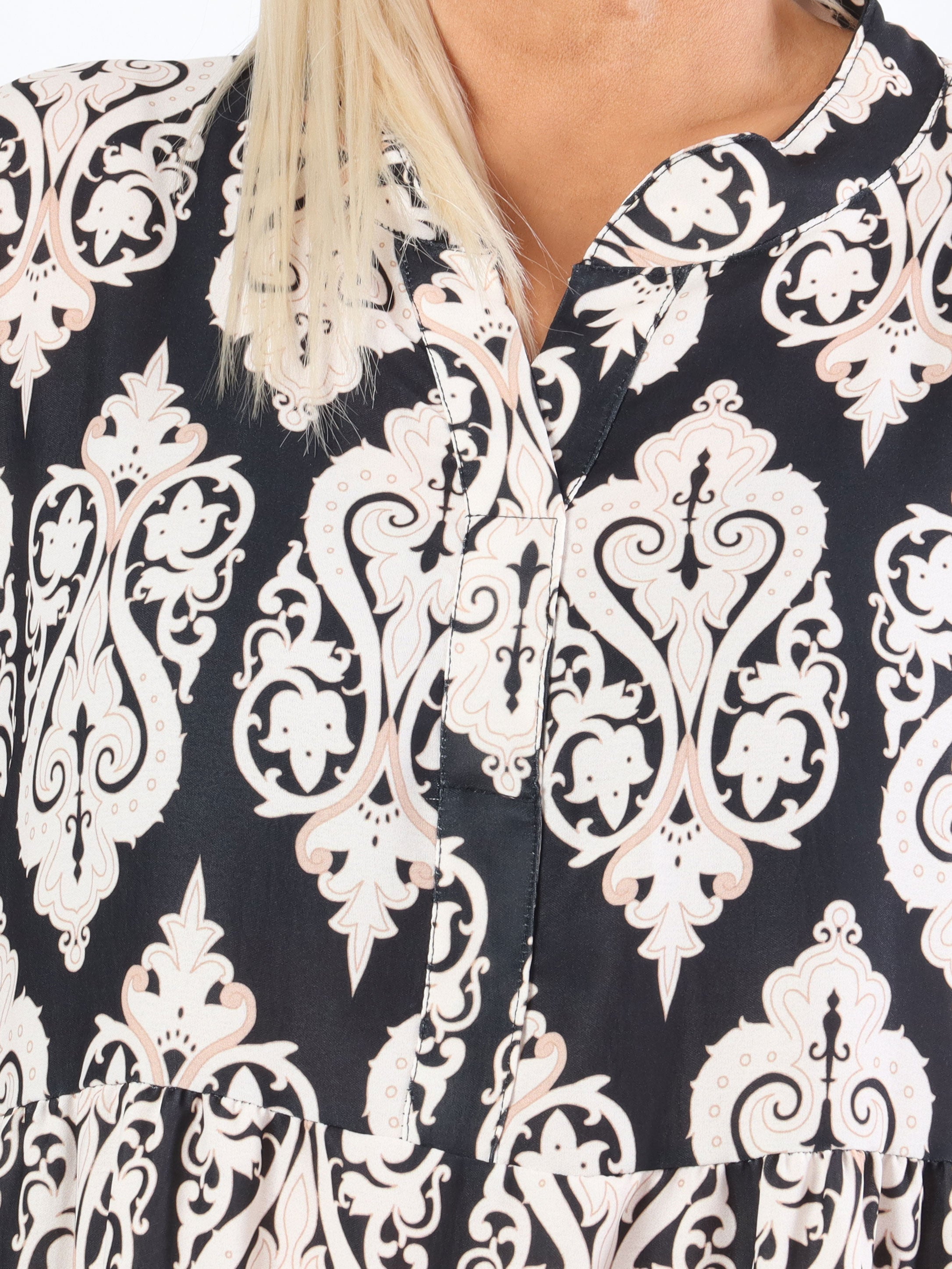 Vigdis - Sød mønstret plus size kjole i lag på lag look